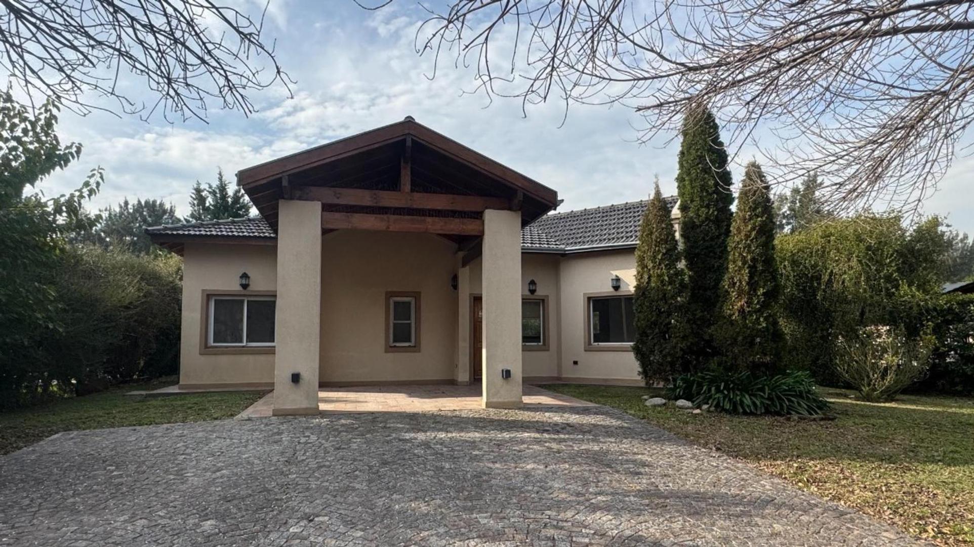 Casa en venta - 3 Dormitorios 3 Baños - San Vicente