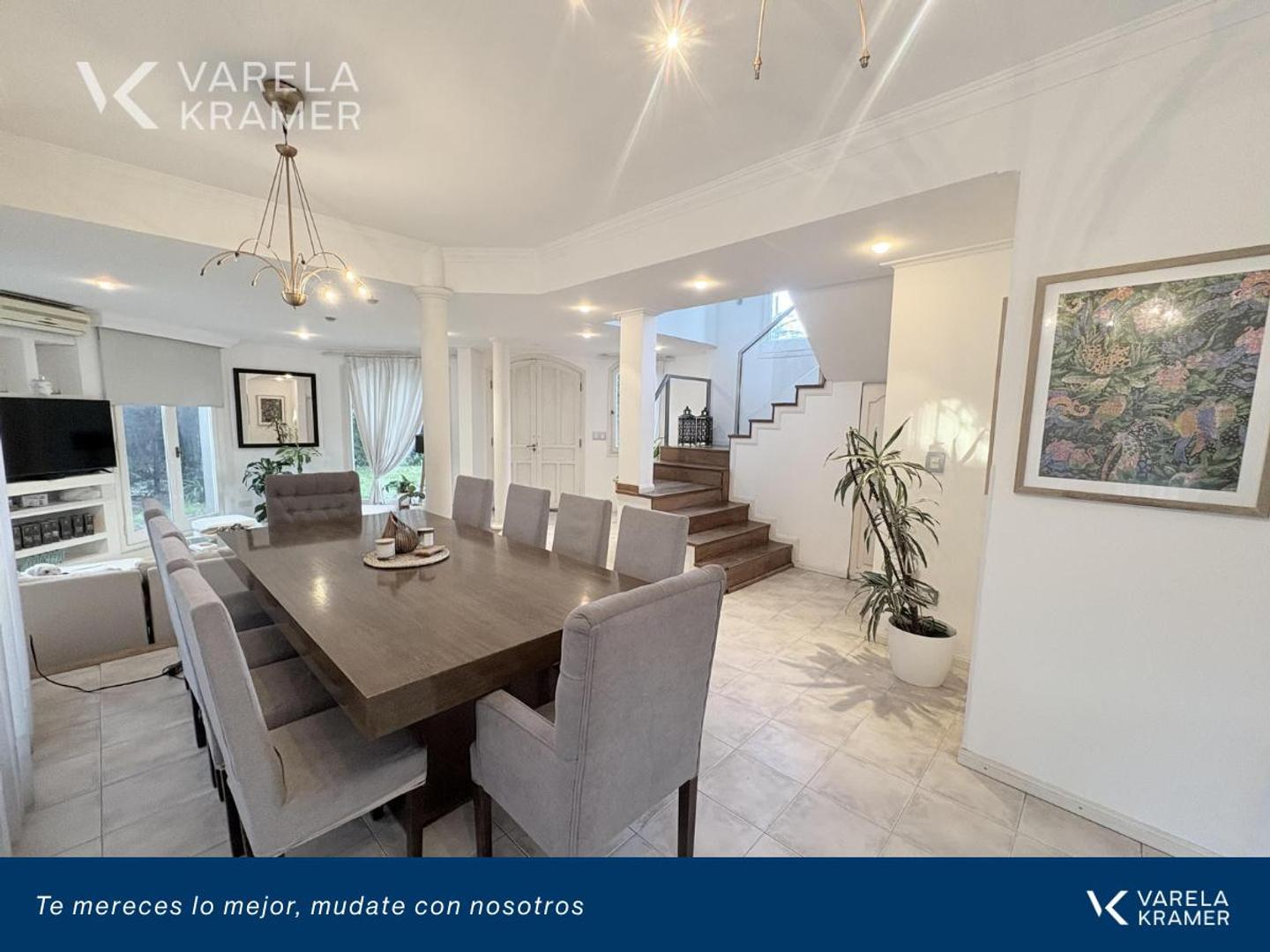 Casa en Venta con 5 cocheras