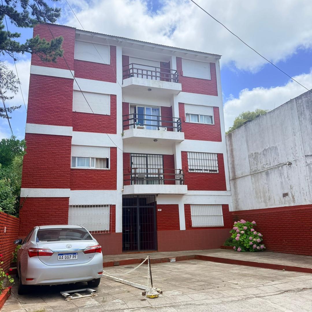 Monoambiente con patio en P.B a 2 cuadras del mar!.