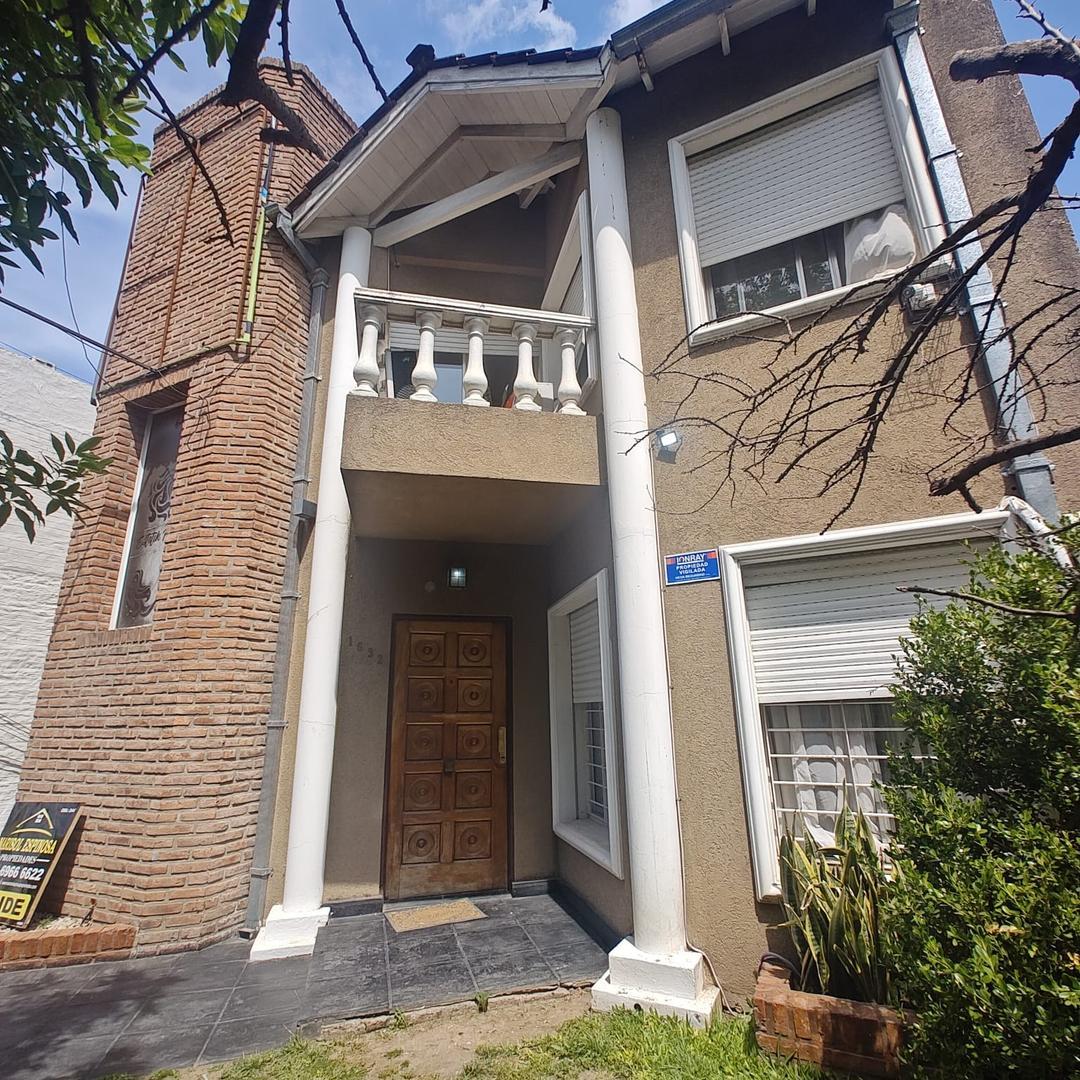 Casa en Alquiler con 1 cochera