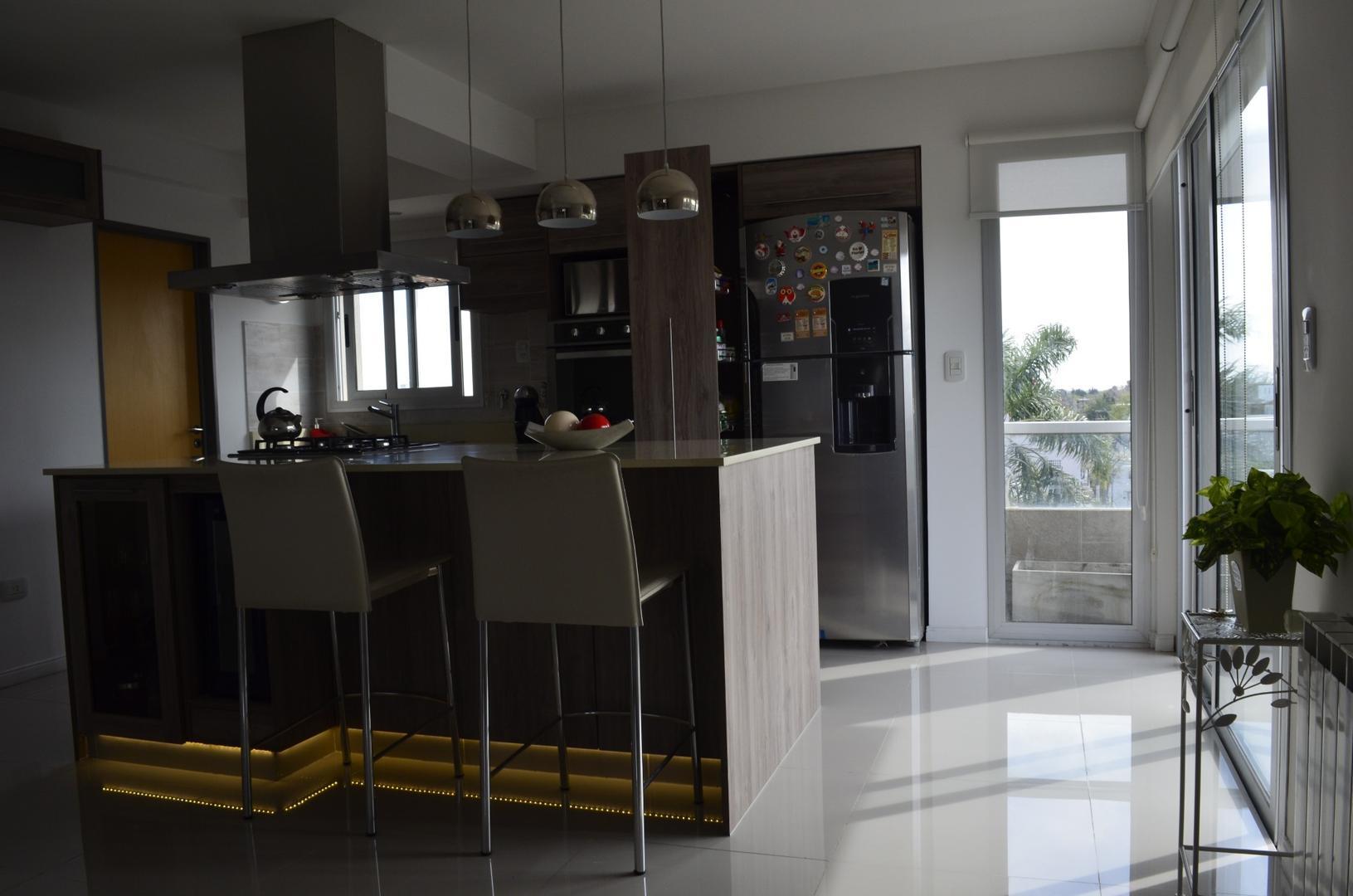 Departamento 4 ambientes con 3 baños