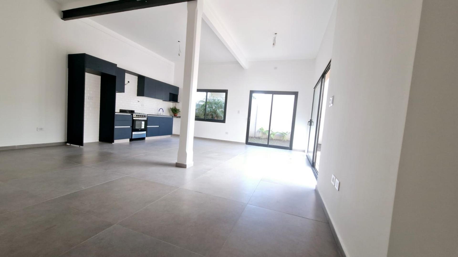 CASA 4 AMB. IMPECABLE A 2 CUADRAS COLEGIO DON BOSCO APTO CRE