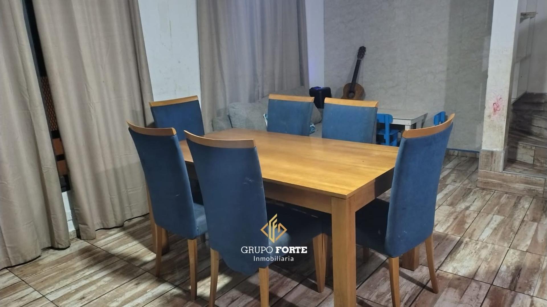 Casa 4 ambientes con 2 baños