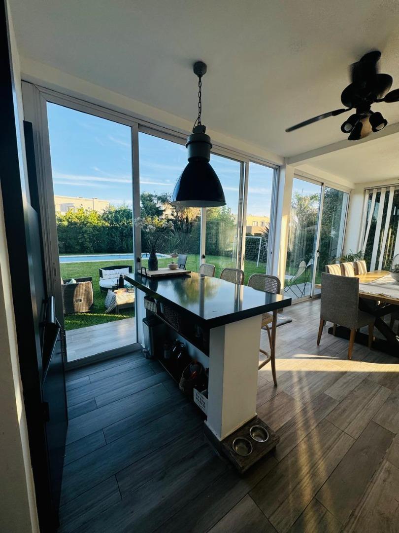 Casa en Alquiler Temporal con 2 cocheras