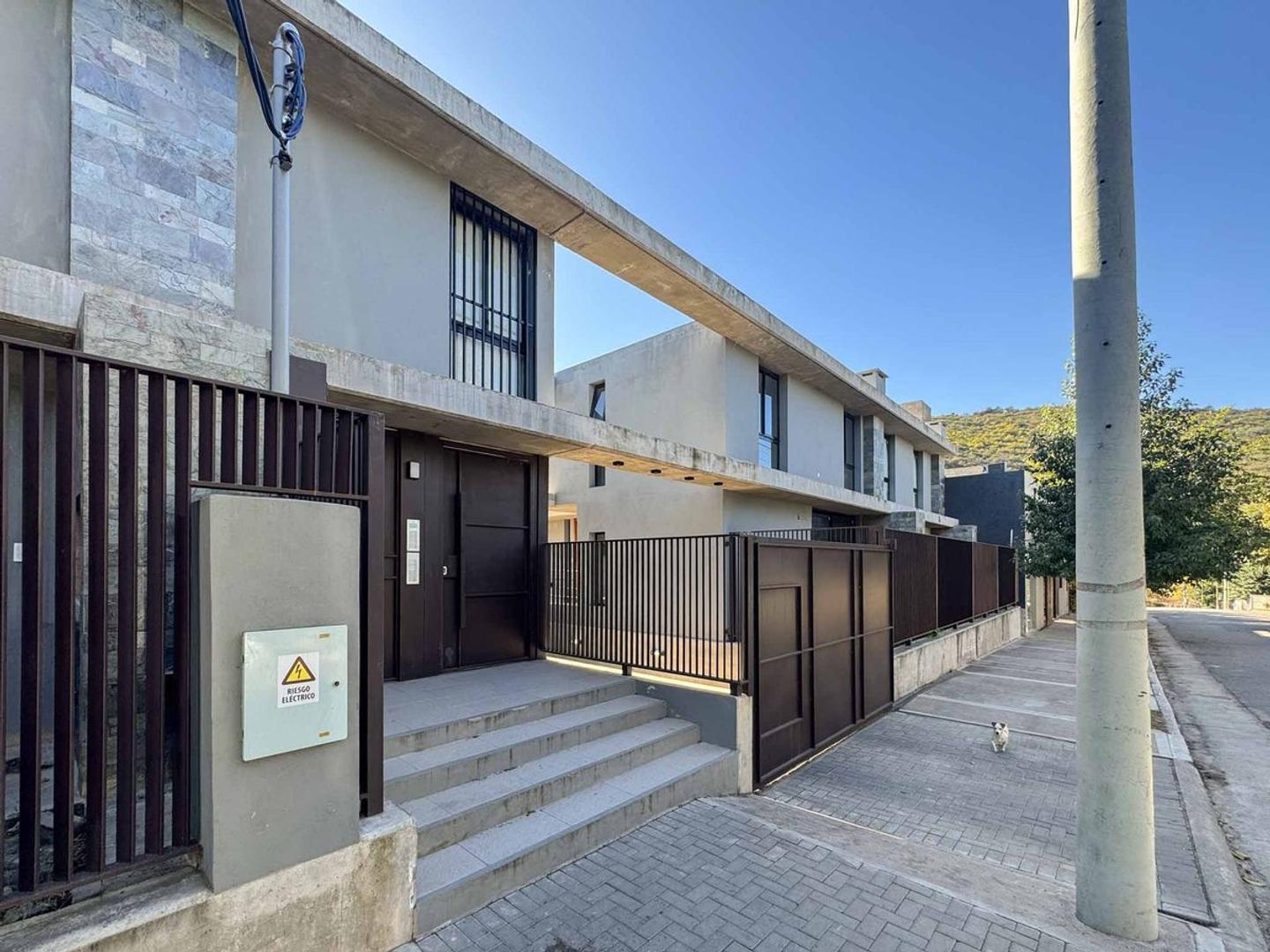 9 de Julio esquina Mitre 100