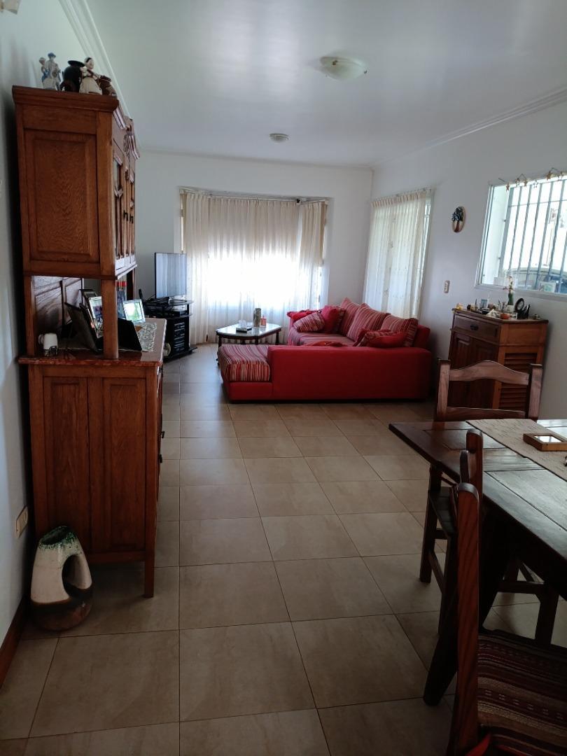 Casa 5 ambientes con 4 baños