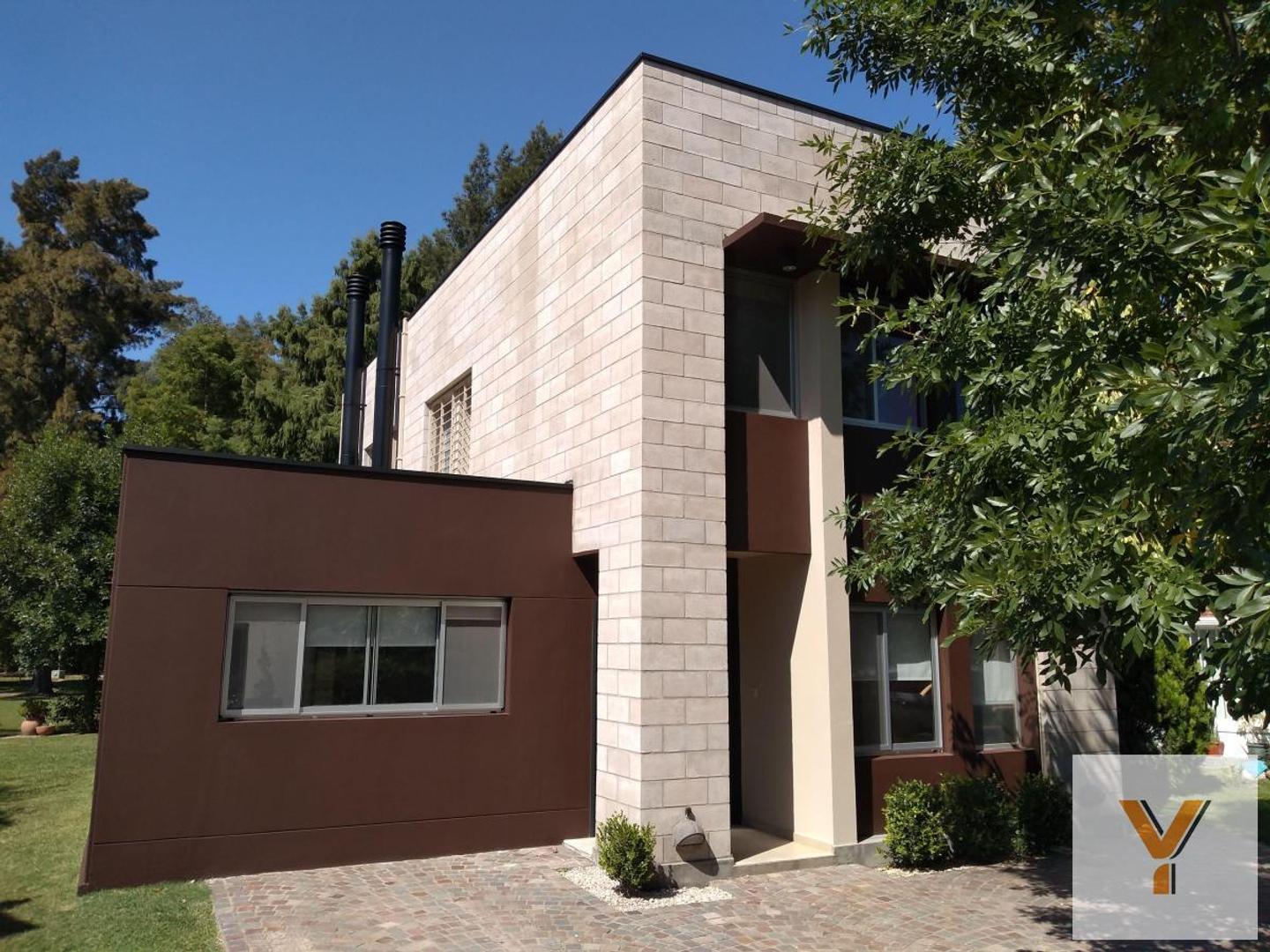 Casa en venta - 4 Dormitorios 2 Baños - Cocheras - 350Mts2 - El Palomar, Cañuelas