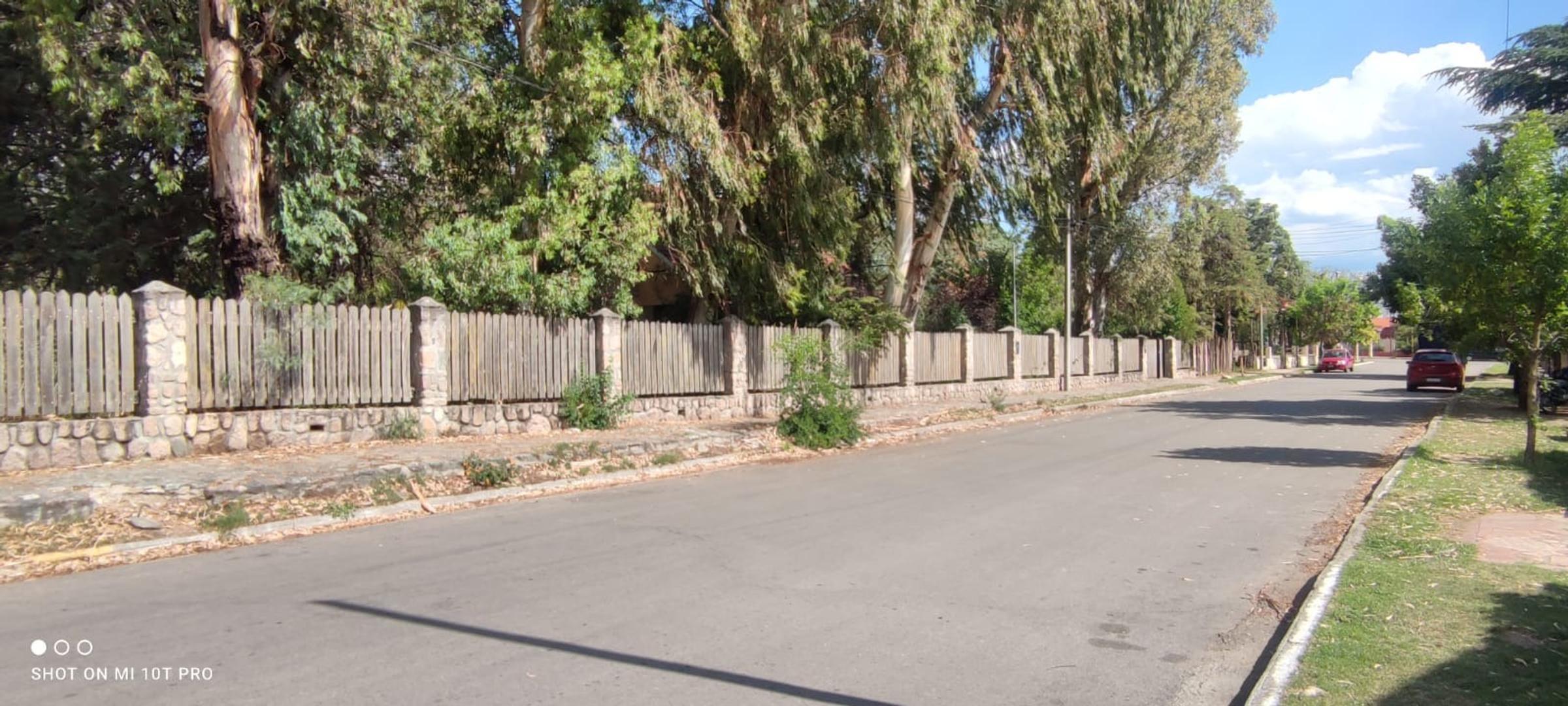 Casa en Venta con 4 cocheras