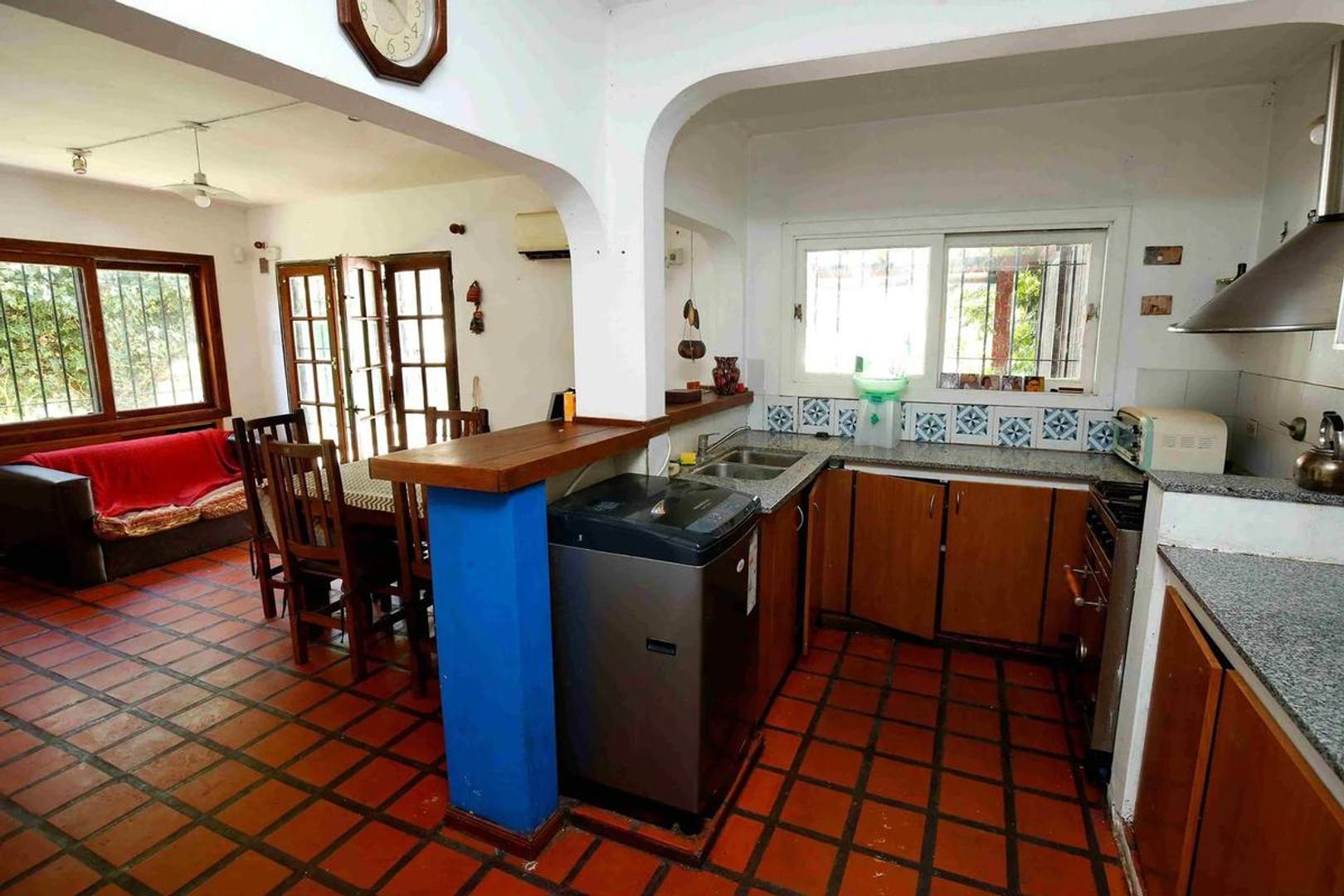 Casa en venta - 3 dormitorios 2 baños - 150mts2 - Manuel B. Gonnet, La Plata