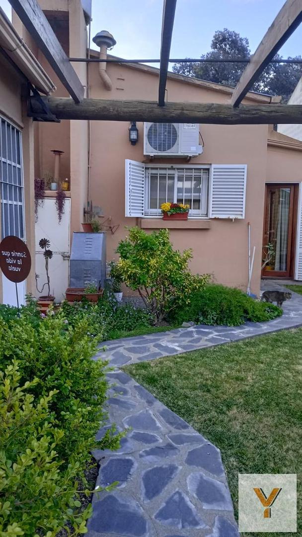 Casa en venta - 2 Dormitorios 1 Baño - Cochera - 349Mts2 - Tandil