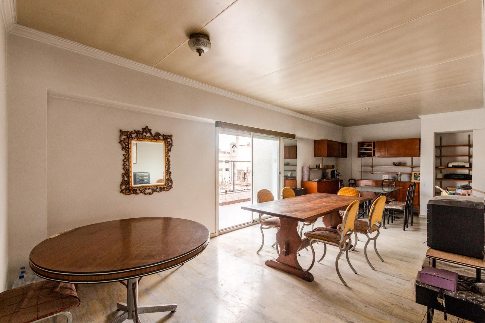 Balcón terraza, frente, vista abierta, muy luminoso