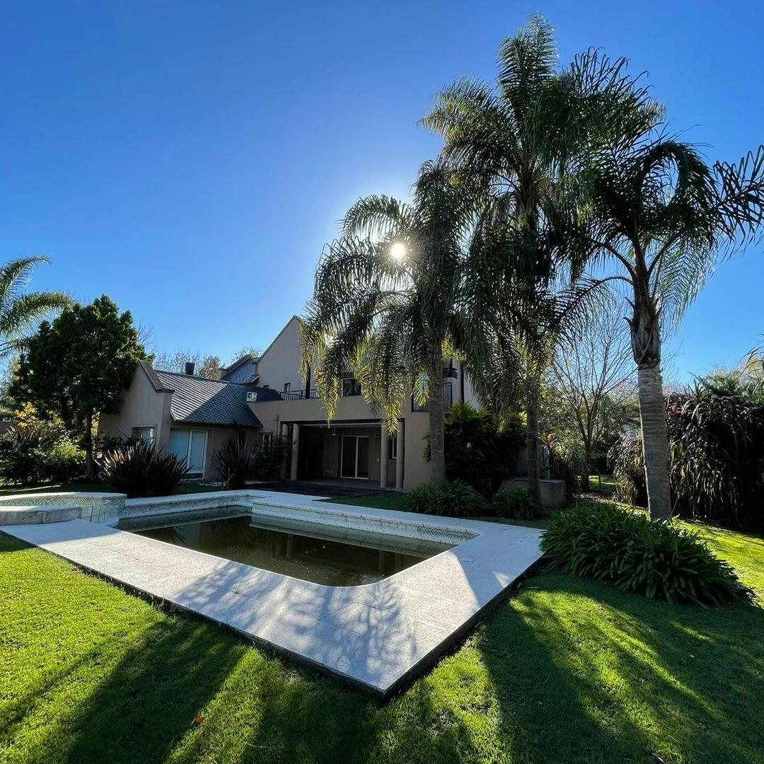 Casa 4 ambientes con 3 baños