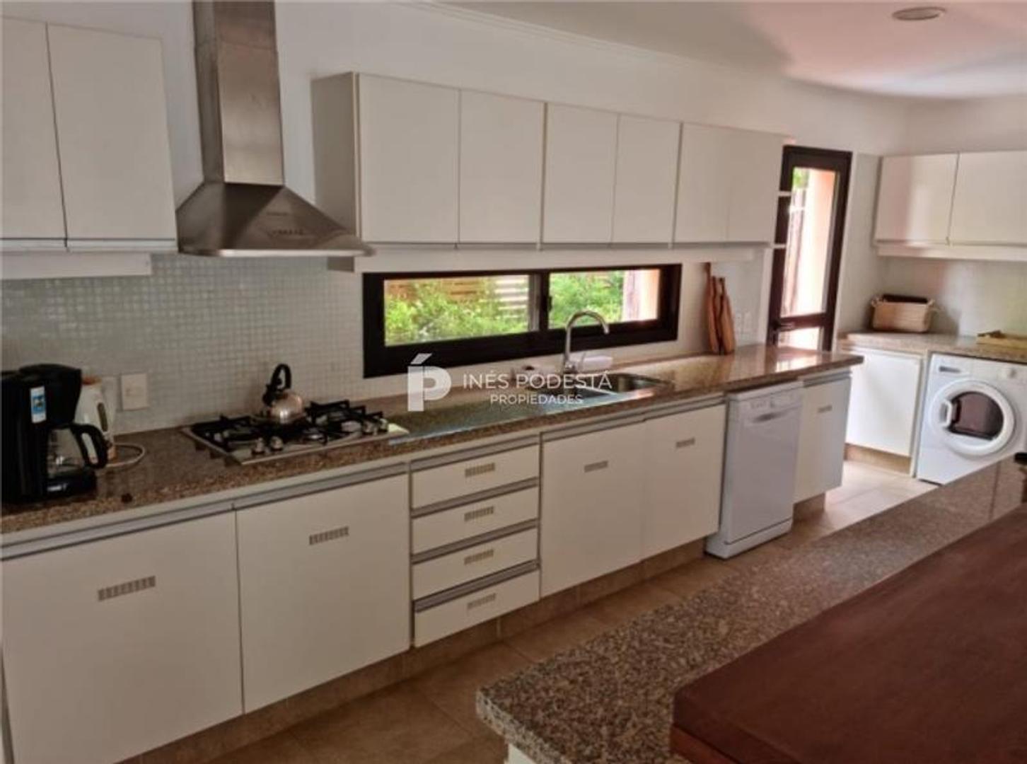 Casa en Venta en Pinares, USD 460.000