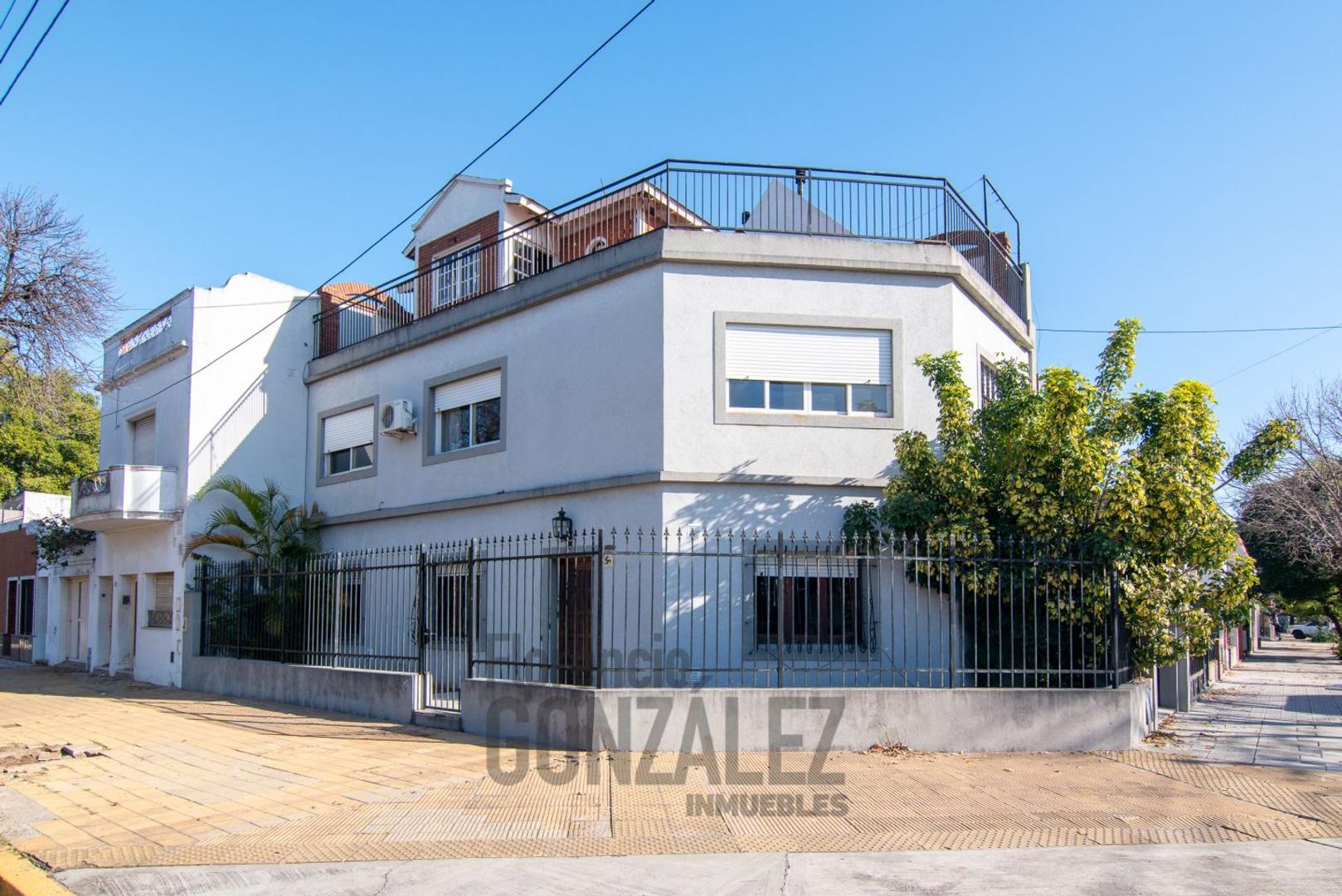VENTA CASA LINIERS 4 AMB. GARAGE Y PARRILLA
