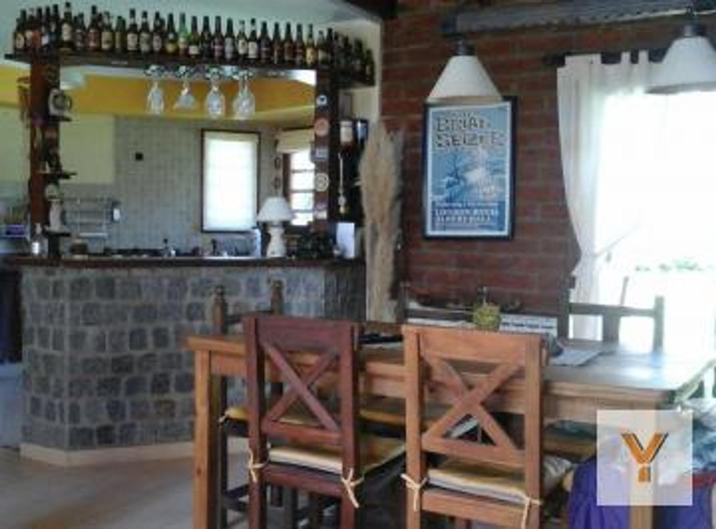 Casa 3 ambientes con 2 baños
