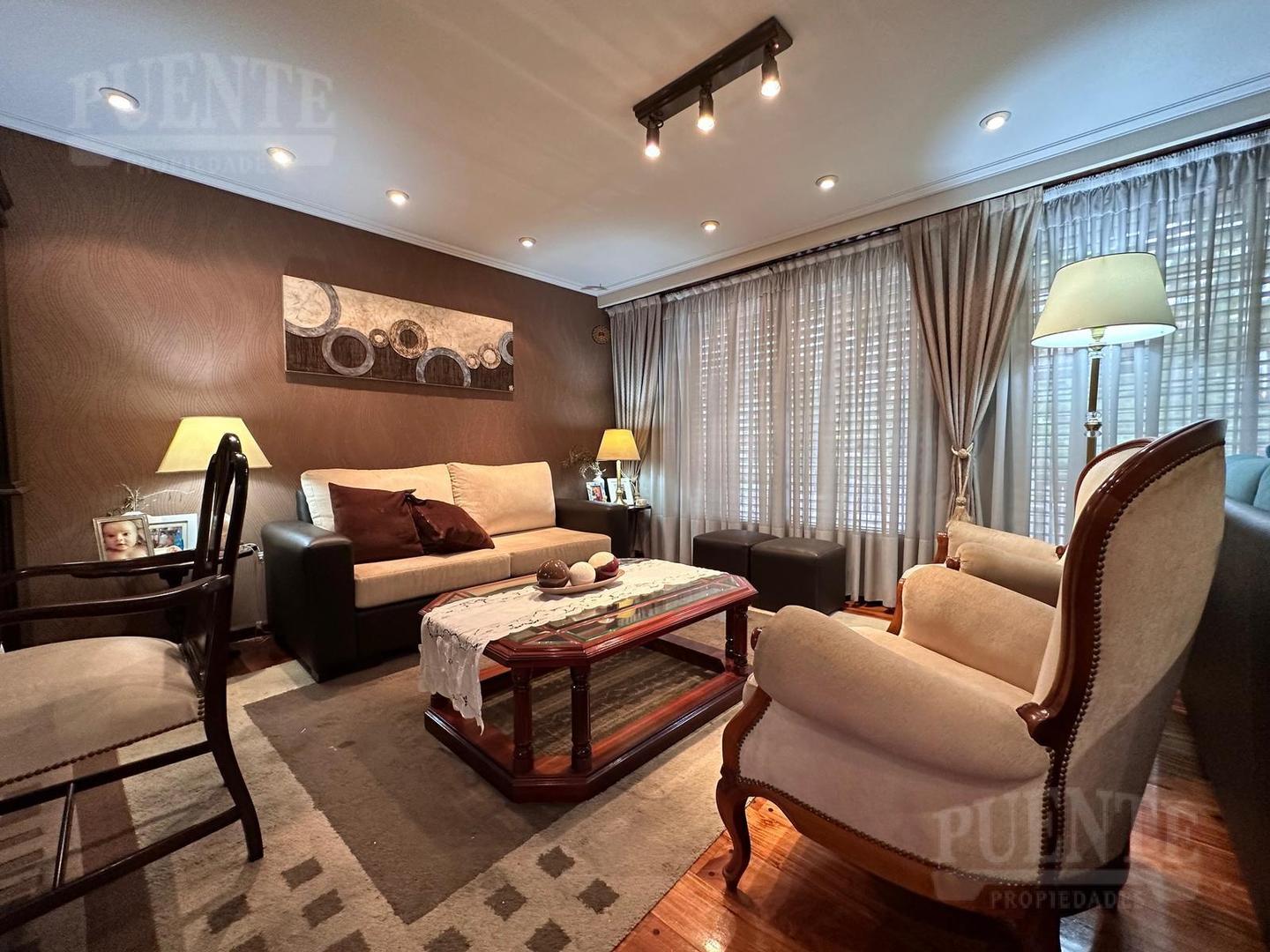 Casa 7 ambientes con 4 baños