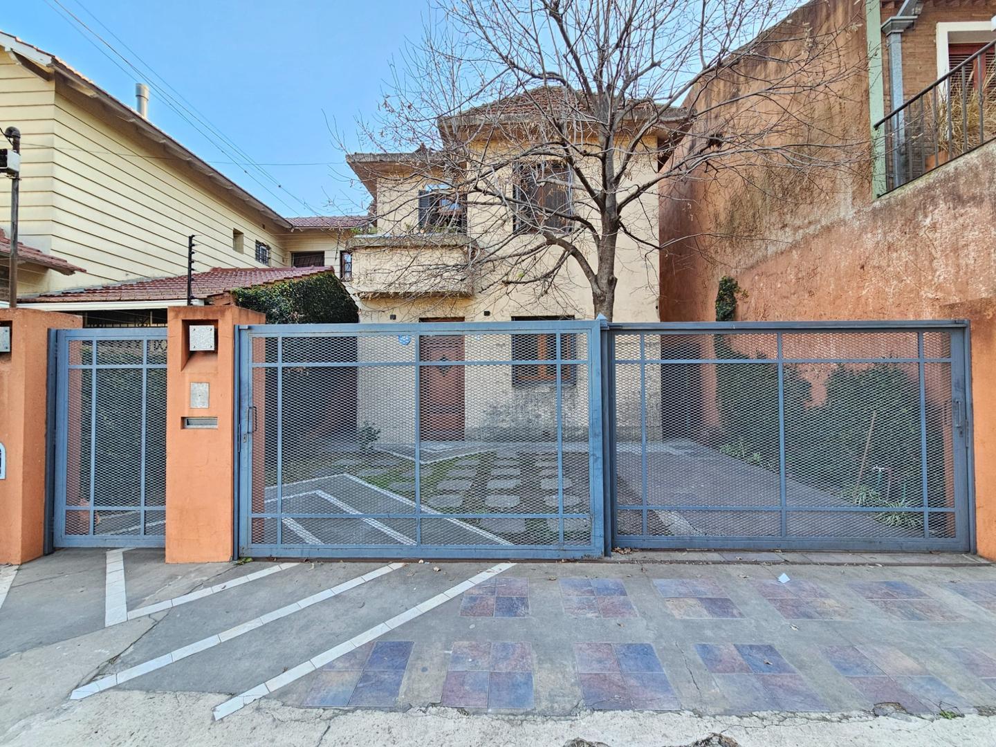 Chalet en Venta en Villa Sarmiento