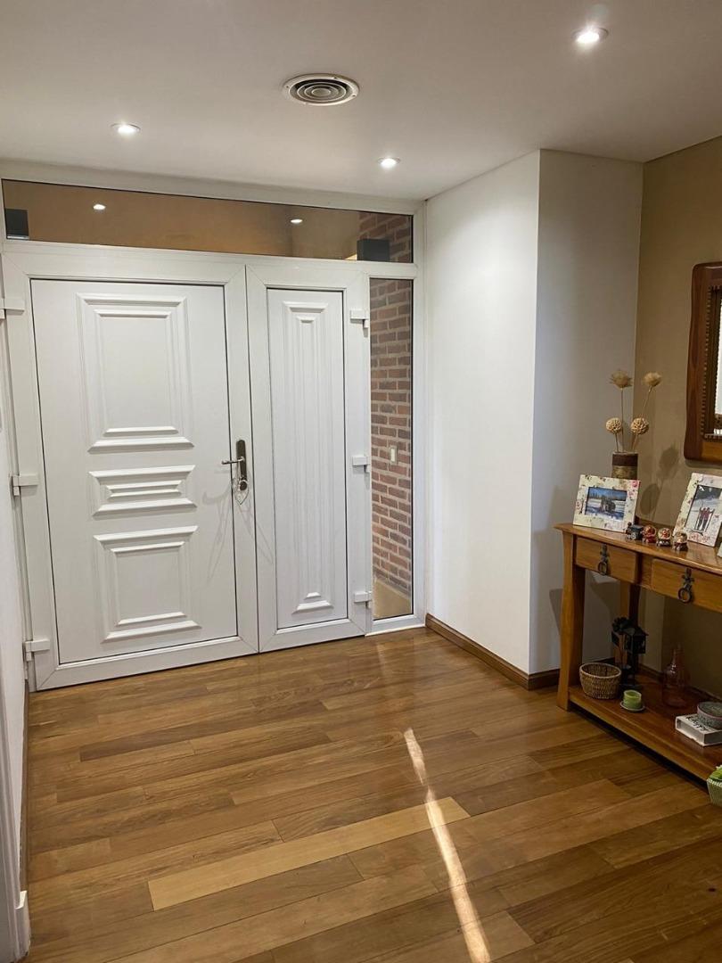 Casa 4 ambientes con 4 baños