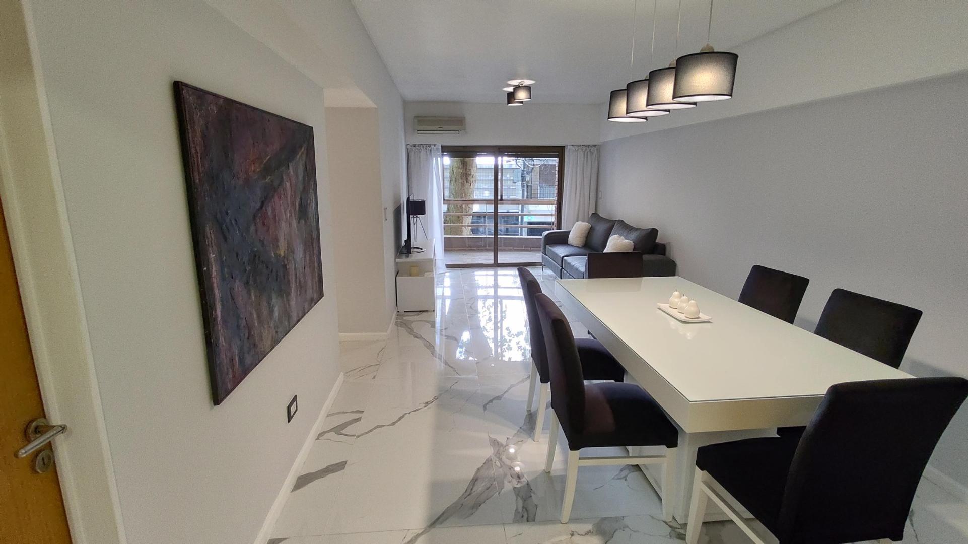 Aguilar 2400, Piso 1