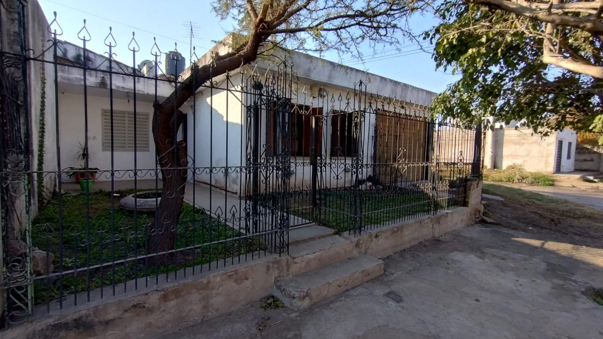 CASA VENTA 3 DORMITORIOS Bº 1º DE MAY0