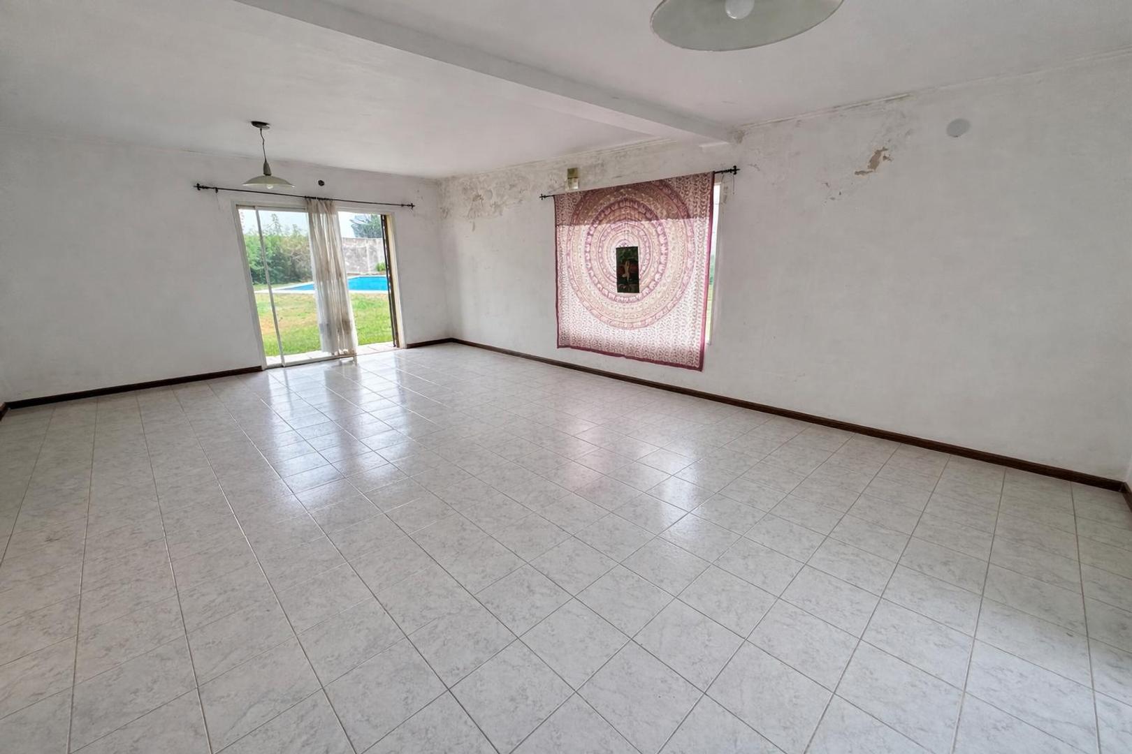 Casa 4 ambientes con 2 baños