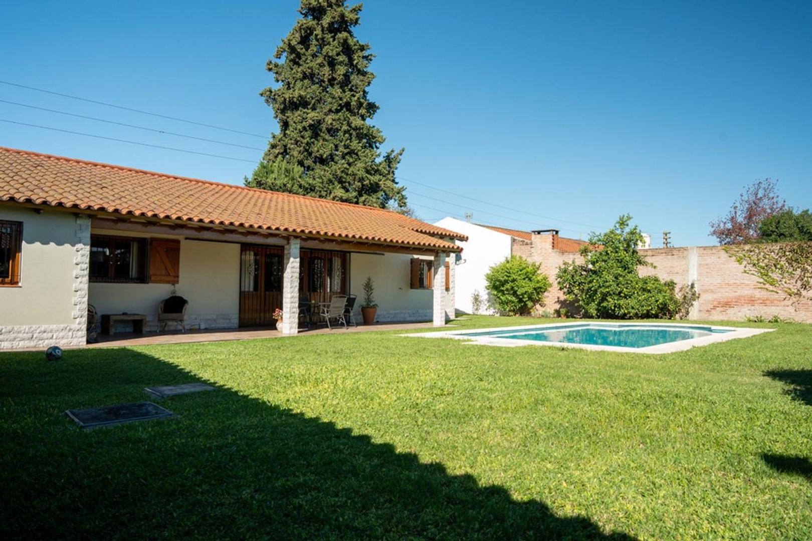 Casa 4 ambientes con 2 baños