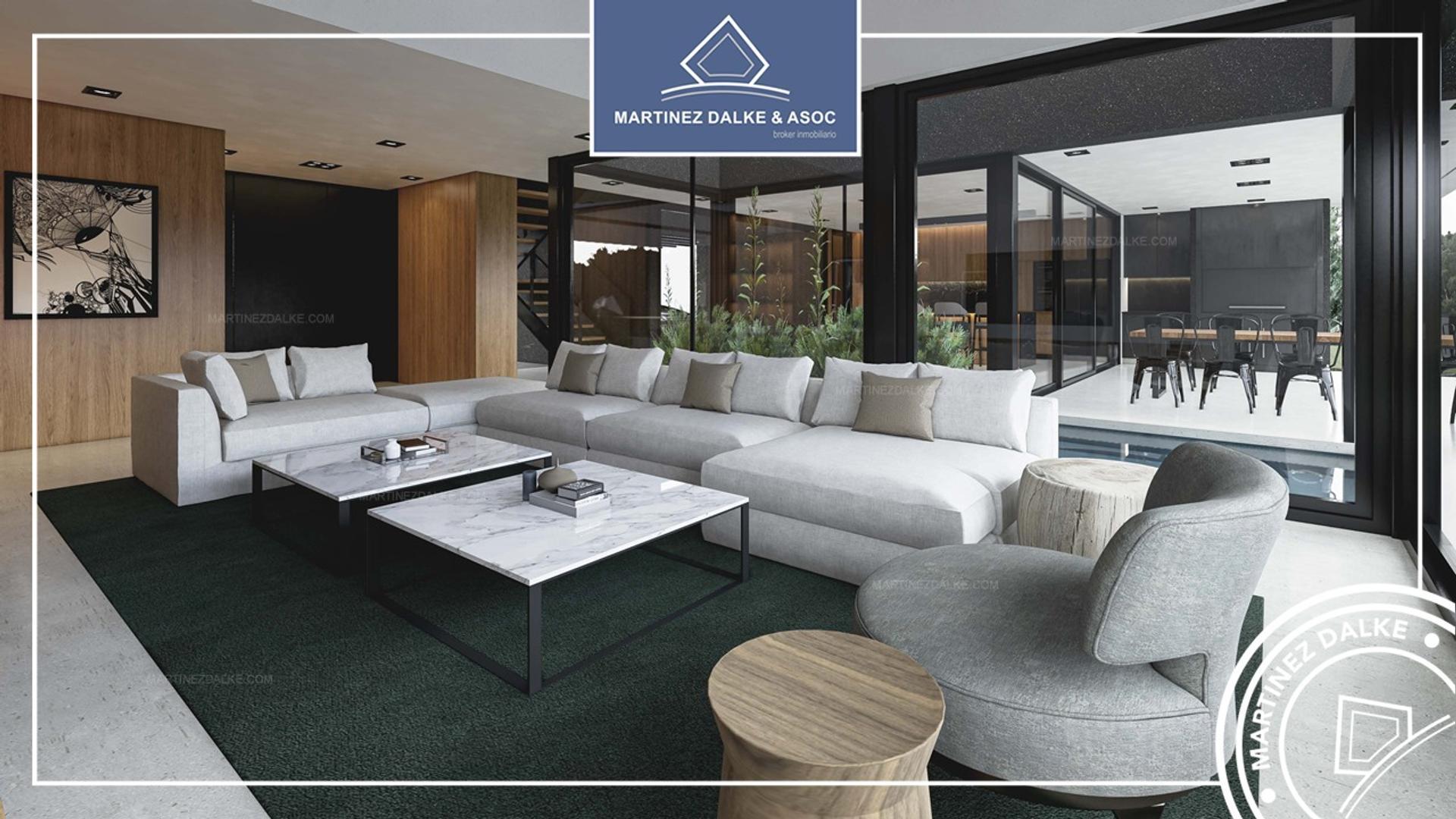 Casa en Venta con 4 cocheras