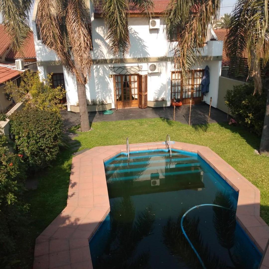 Casa en Venta con 4 cocheras