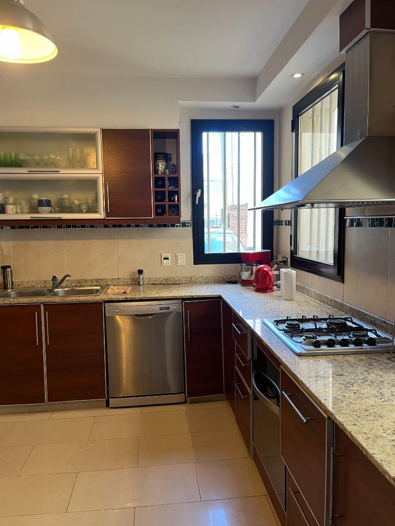 Casa 4 ambientes con 3 baños