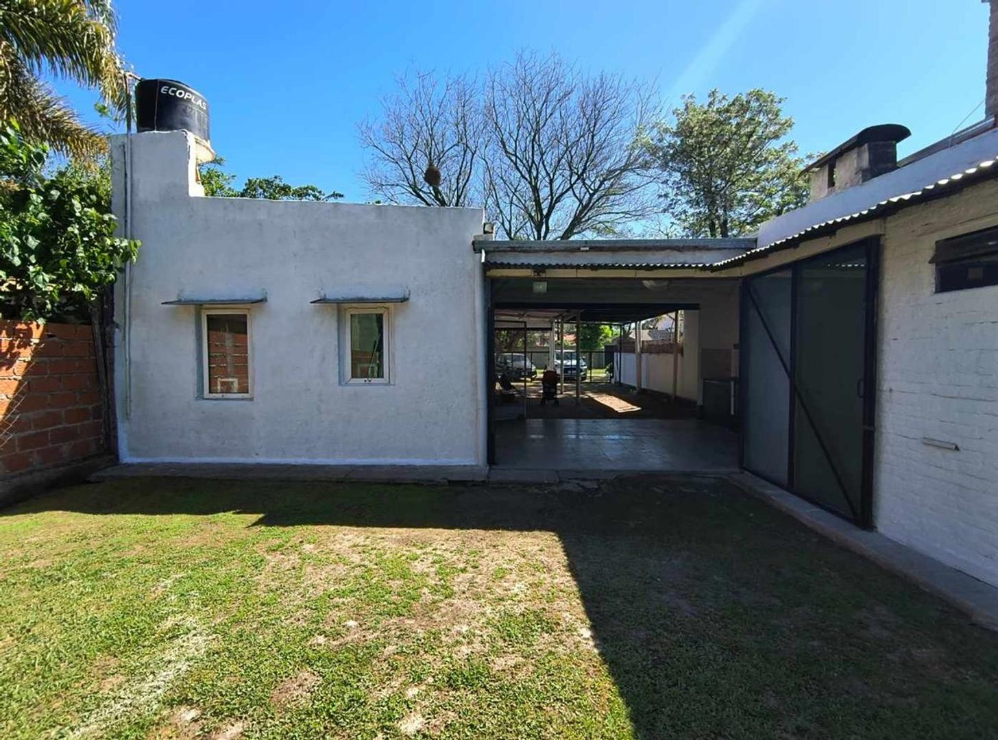 Casa en Venta con 3 cocheras