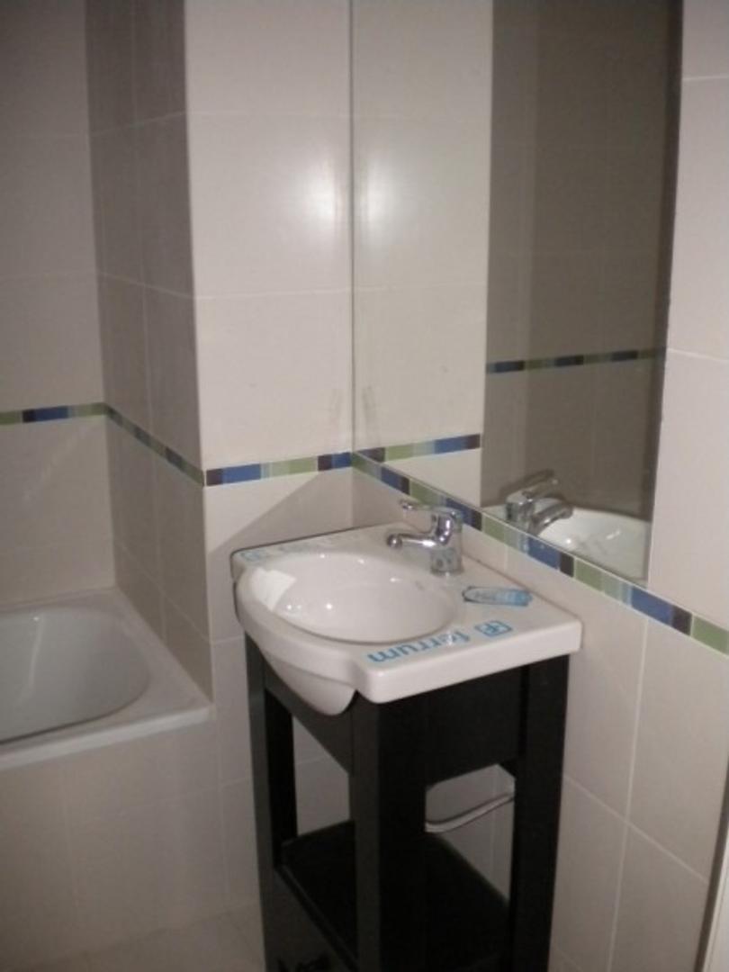 Paraguay 2041 , Piso 8