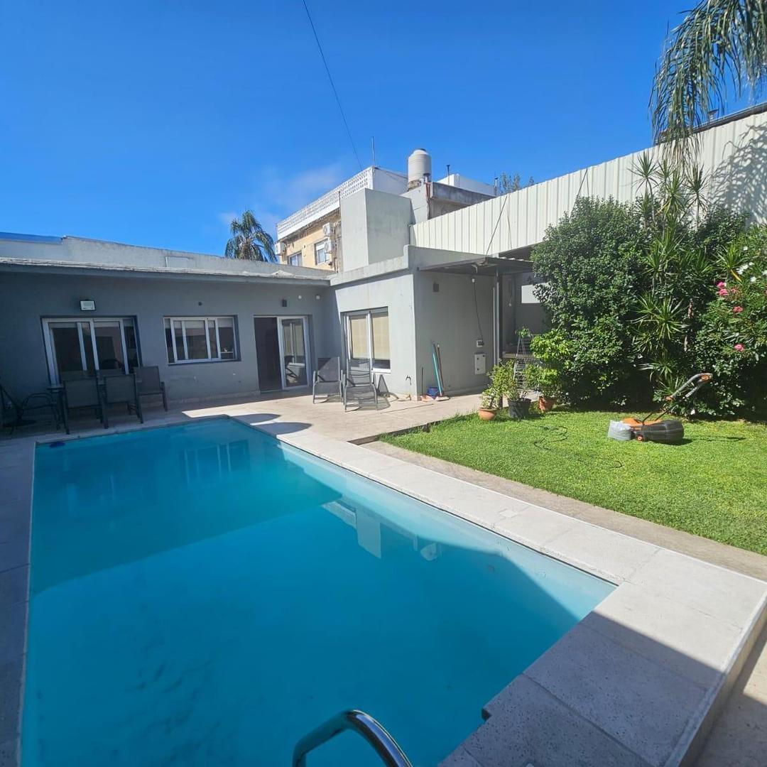 VENTA CASA 4 DORMITORIOS CON JARDIN/PILETA EN VILLA ADELINA