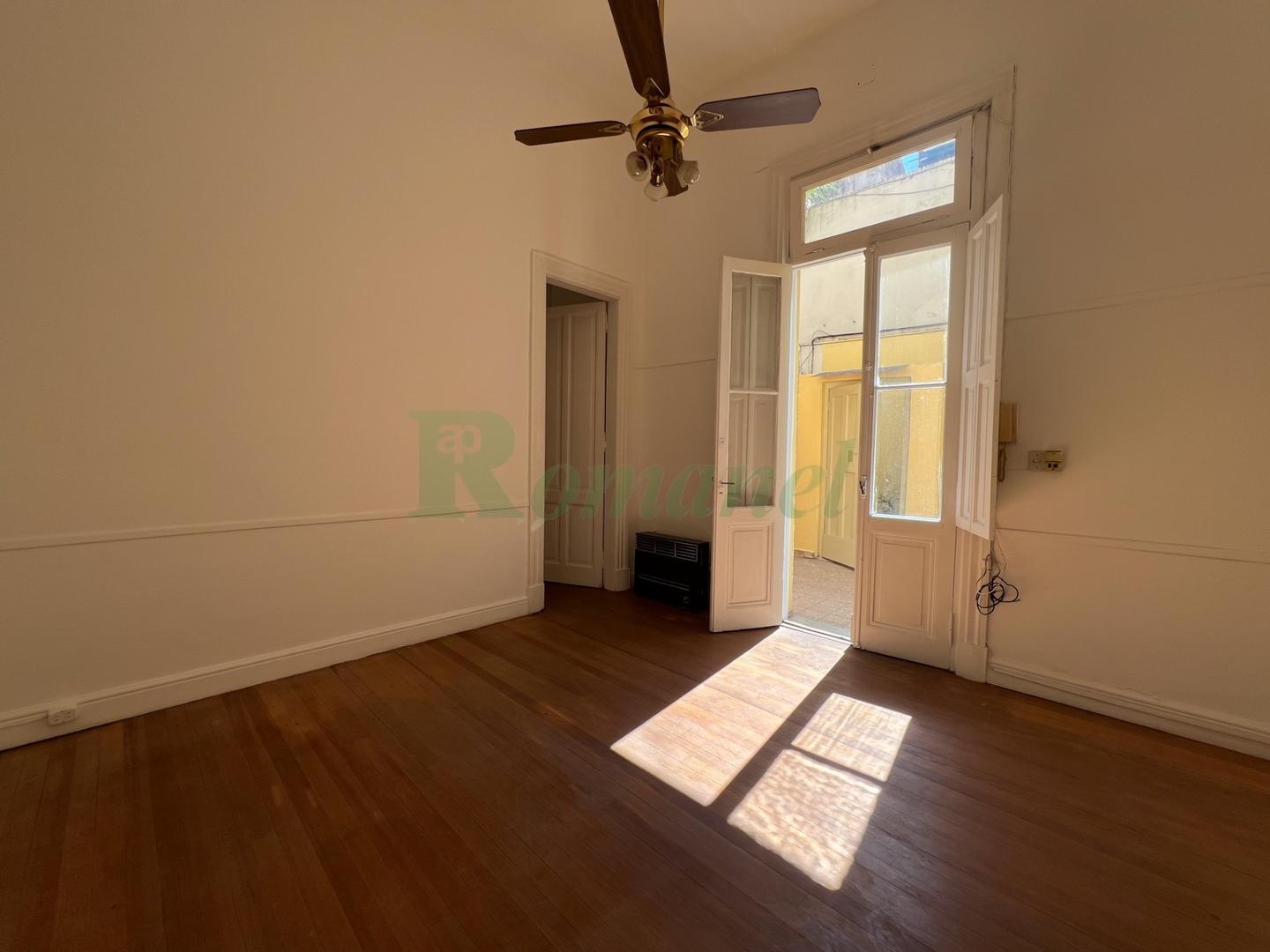 Diaz Velez 5200, Piso PB