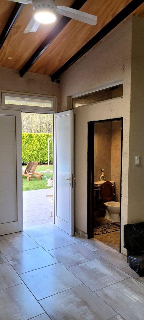 Casa 2 ambientes con 2 baños