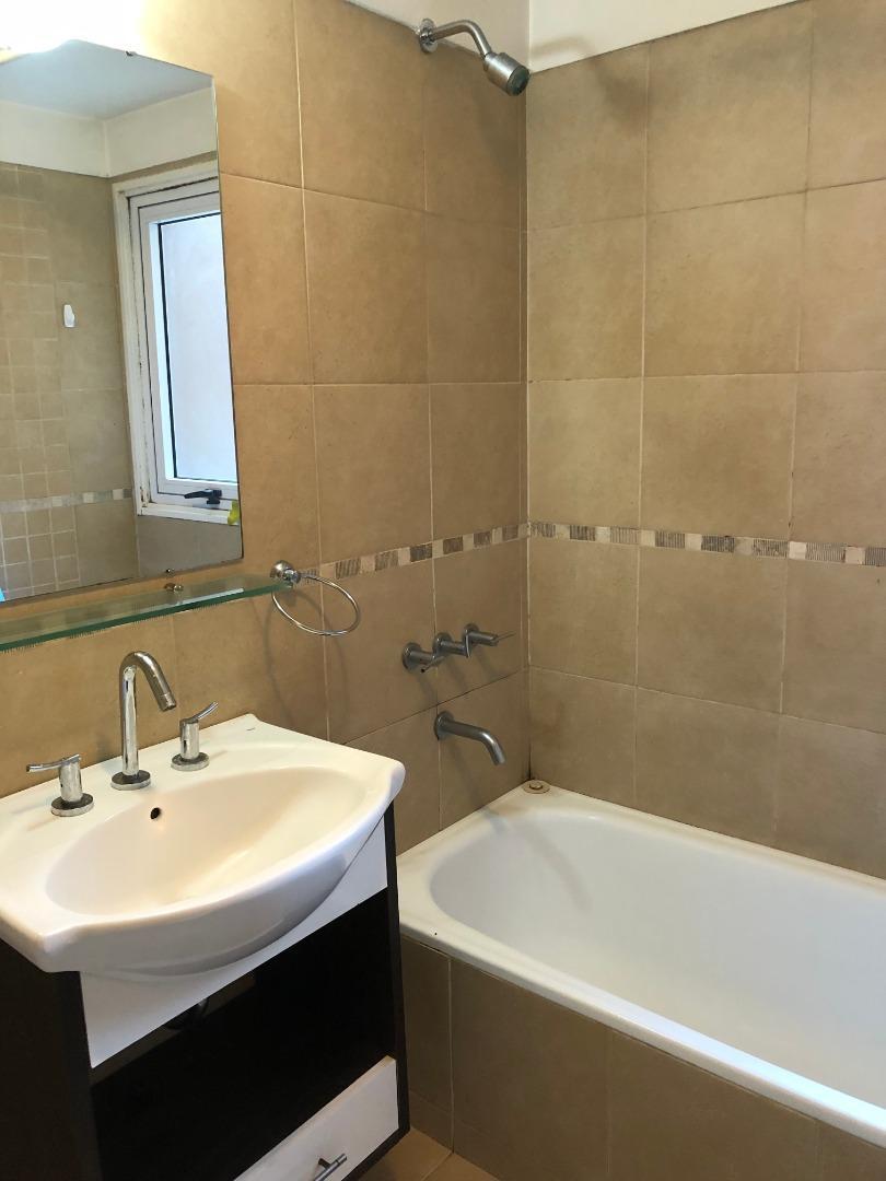 Uriburu 553 , Piso 1