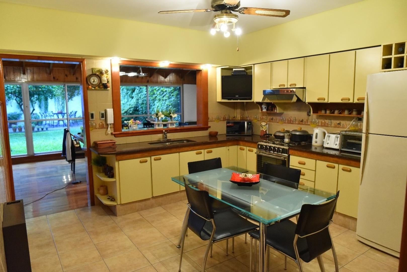 Casa 4 ambientes con 3 baños