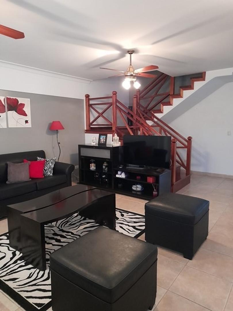 Casa en Venta con 4 cocheras