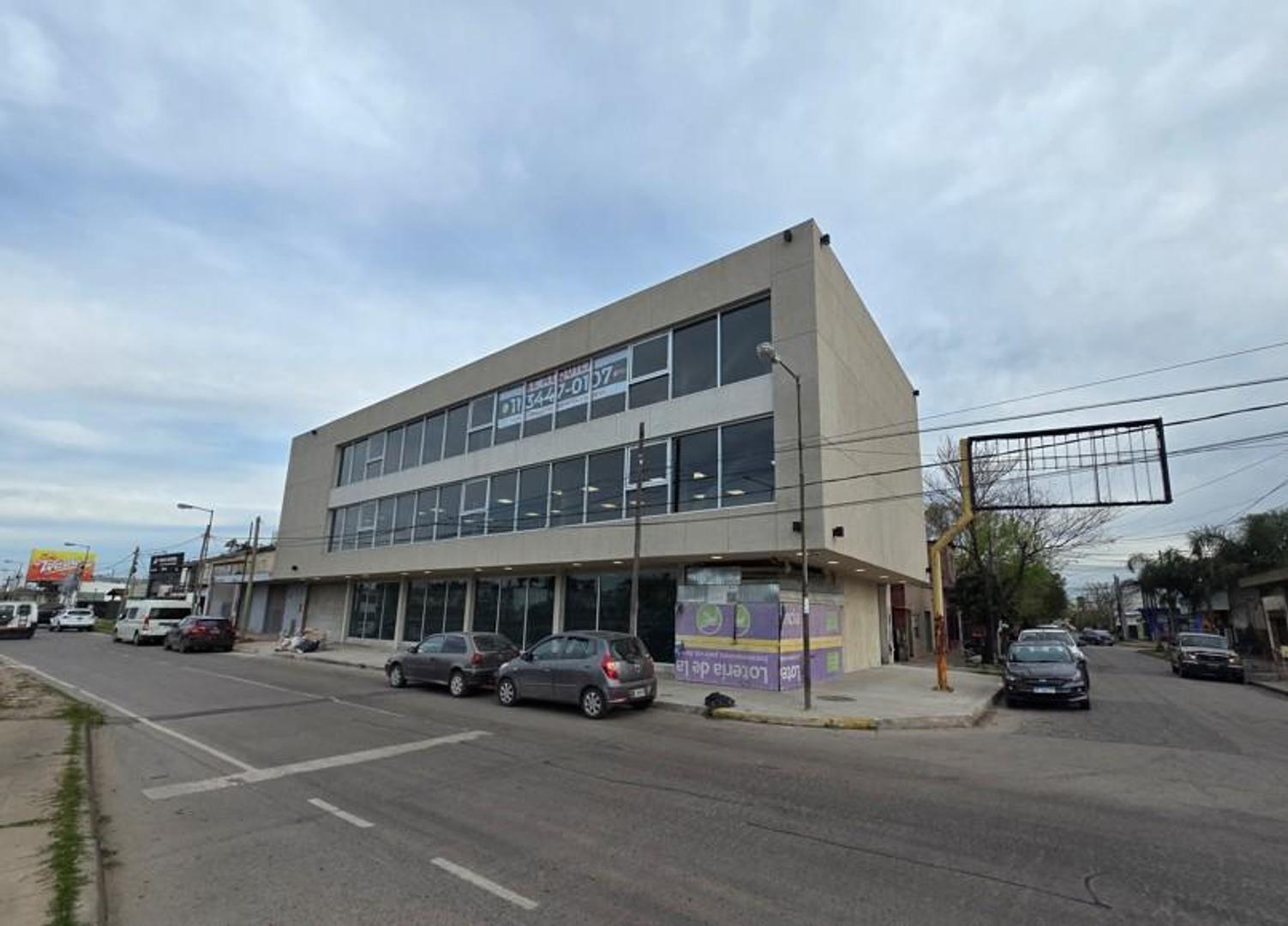Oficina Monoambiente con 4 baños
