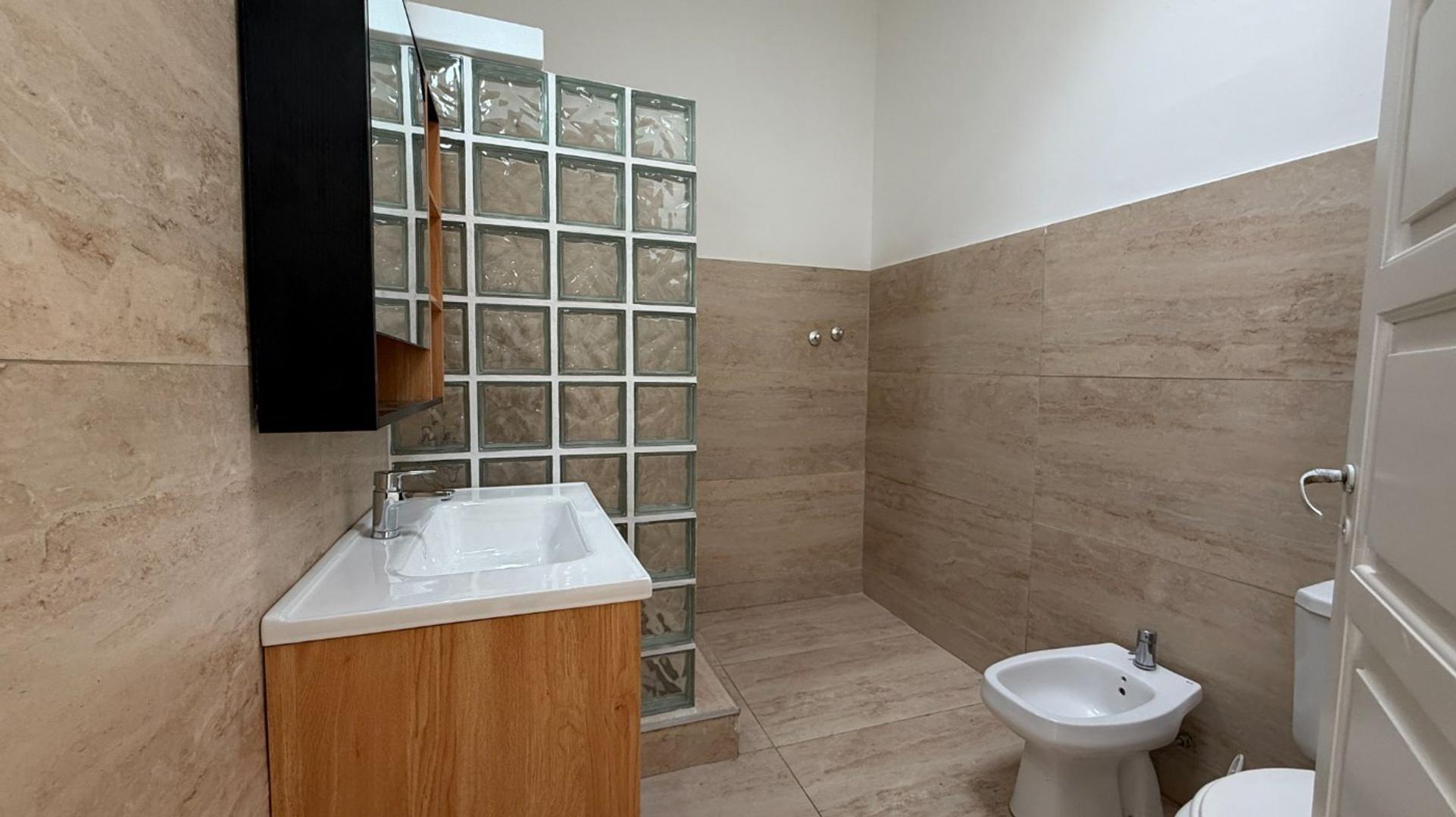 Casa 3 ambientes - Villa adelina - Alquiler