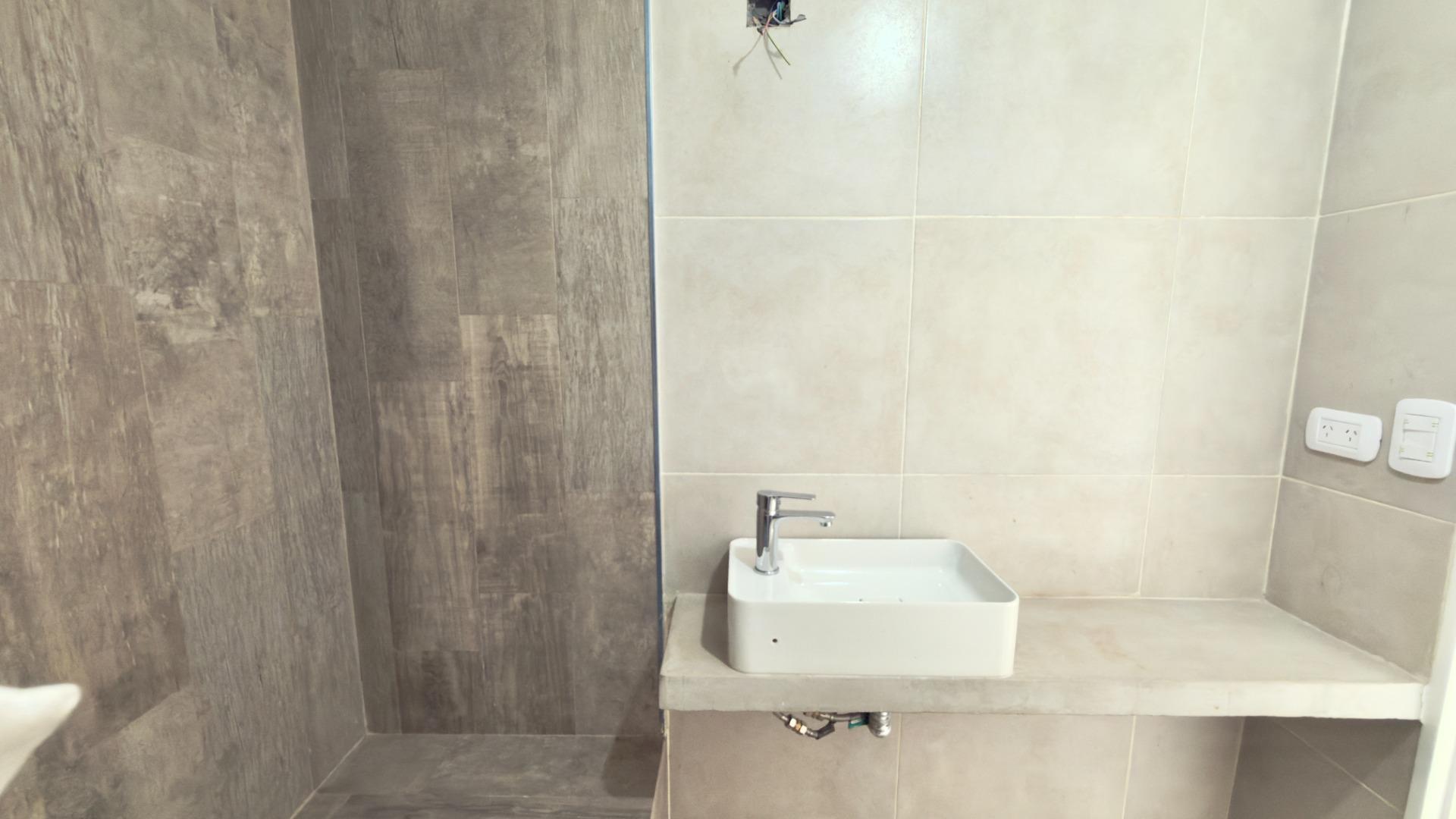 Venta depto mono con balcón aterrazado en Parque Avellaneda