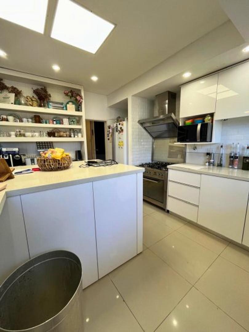 Casa 7 ambientes con 3 baños