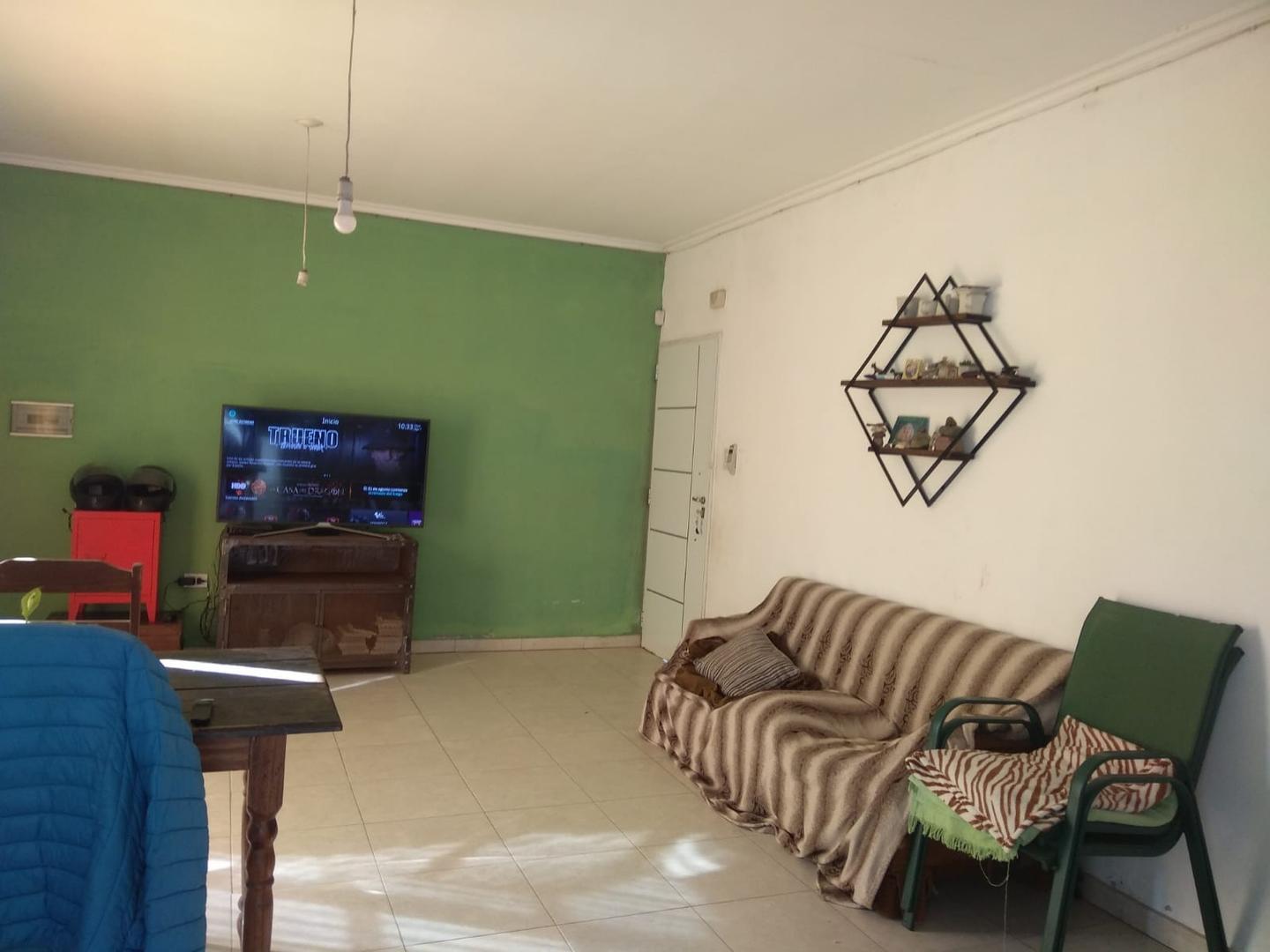 Casa 2 ambientes con 1 baño