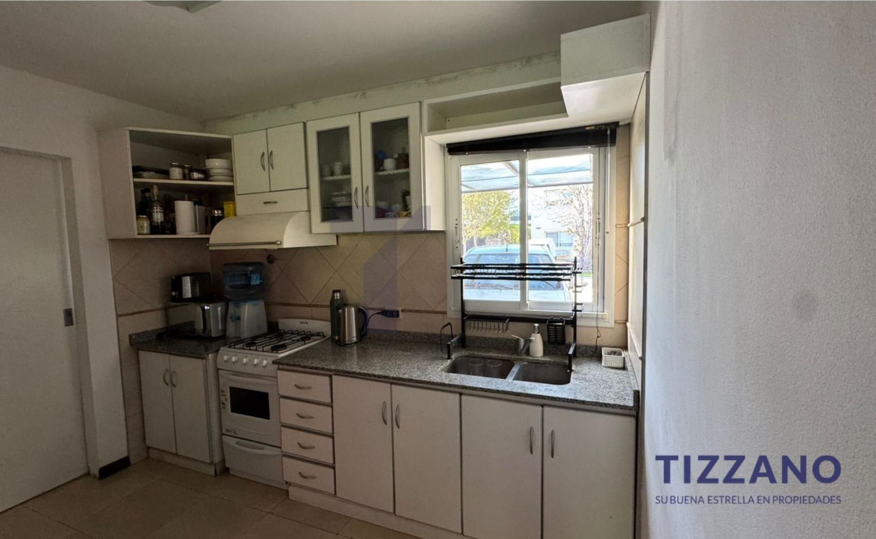 Casa en Venta con 4 cocheras