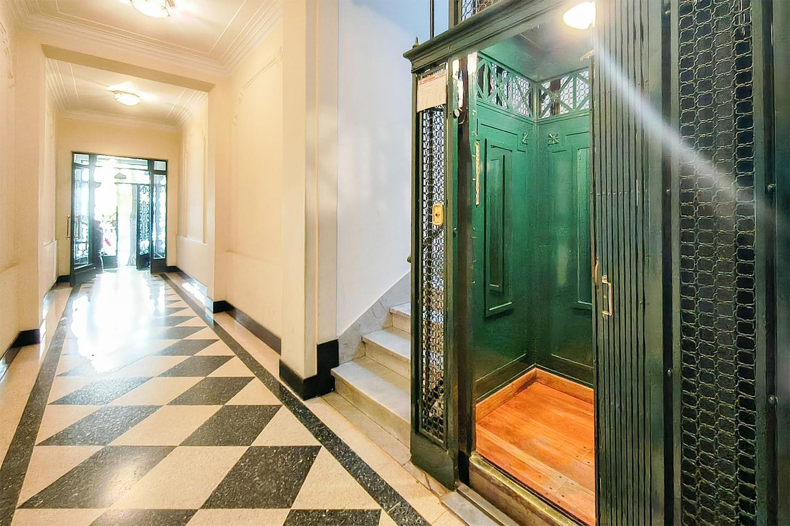 Oficina 5 ambientes con 3 baños