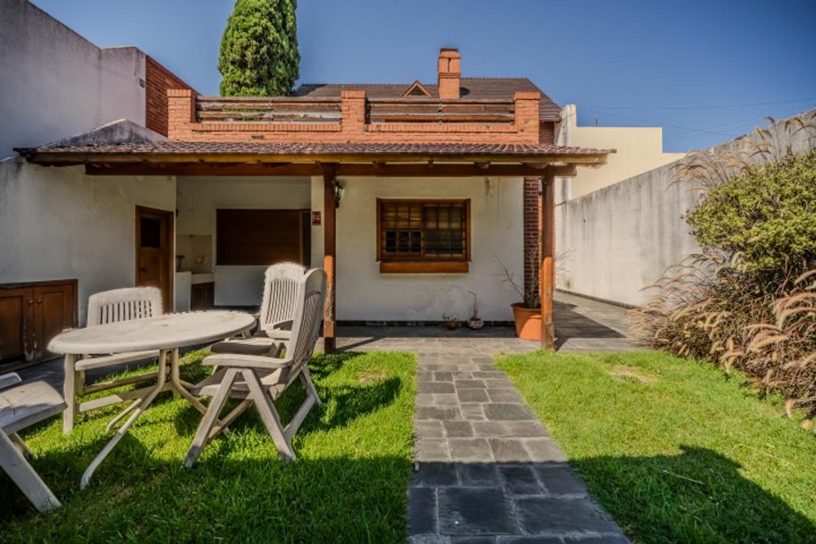 Casa en Venta con 3 cocheras