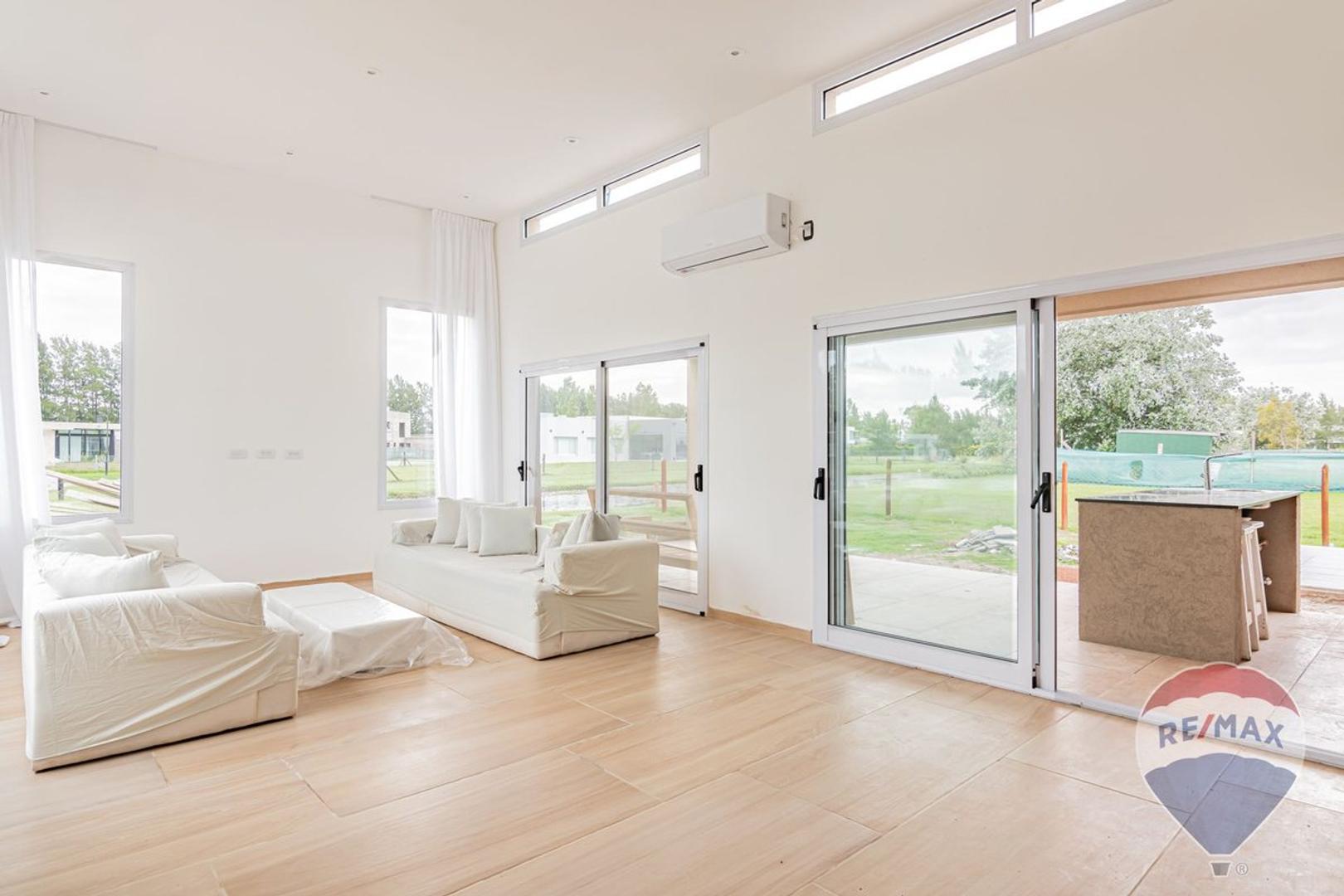 CASA EN VENTA EN MIRALAGOS 2