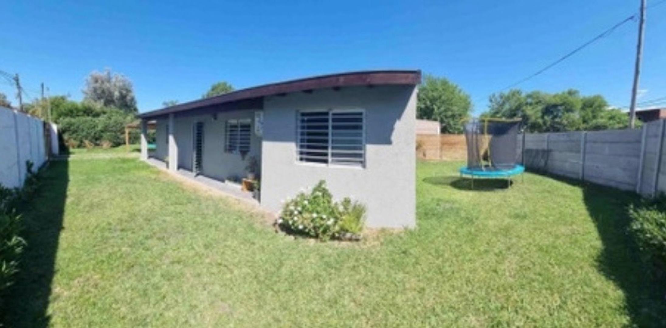 Casa 4 ambientes con 2 baños