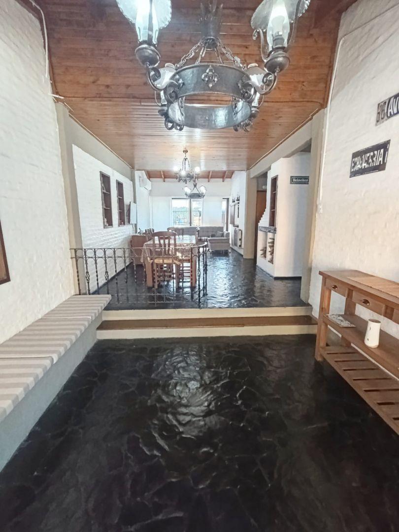 Casa 5 ambientes con 3 baños