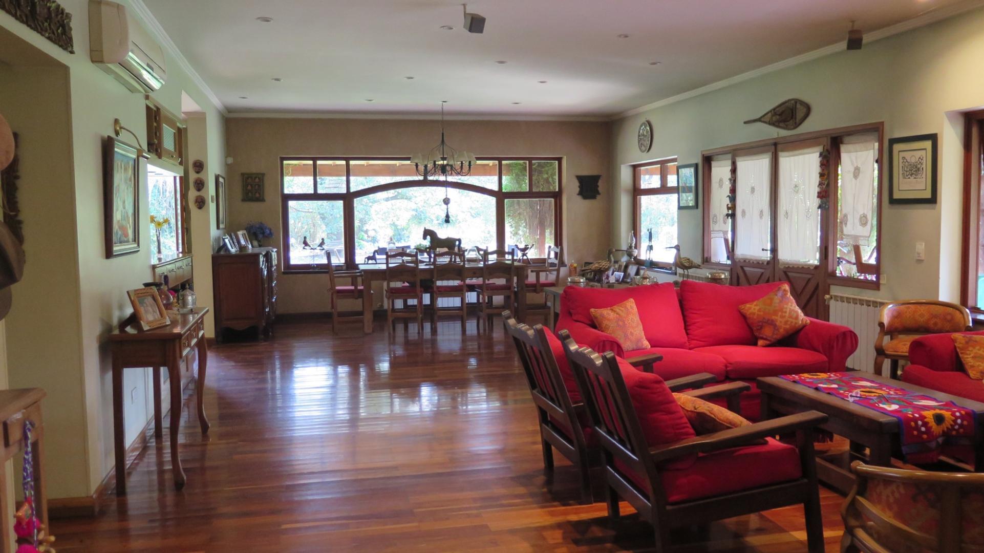 Casa en Venta con 5 cocheras