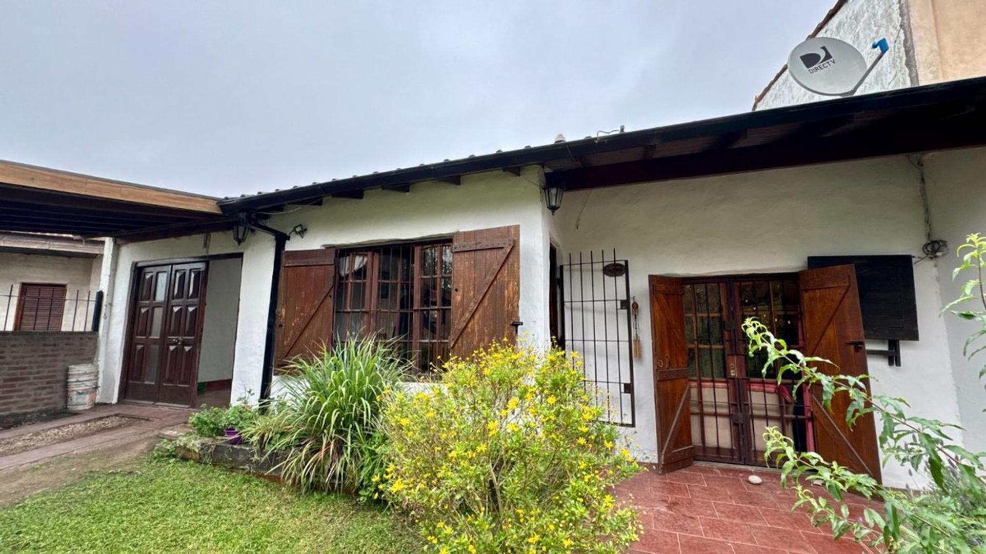 Venta de casa 3 ambientes, altillo, parque, garage